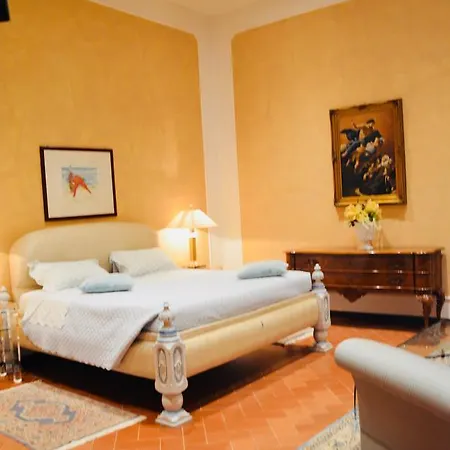 Griffoni Historic Couette-café 3*